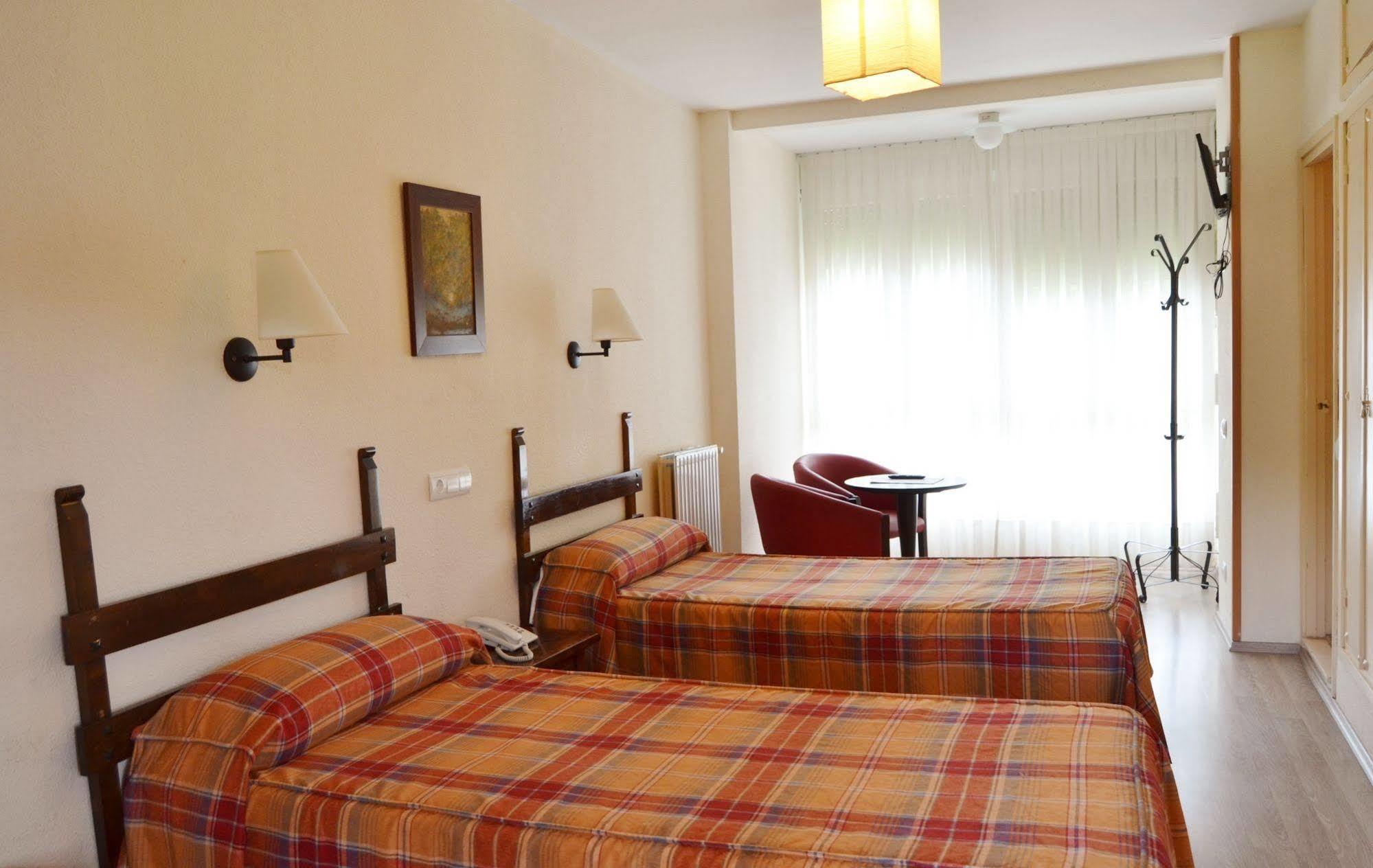 Hotel Termas De Lierganes Luaran gambar