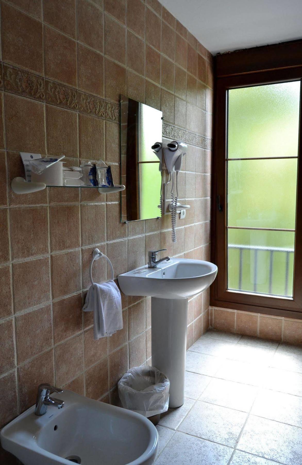 Hotel Termas De Lierganes Luaran gambar
