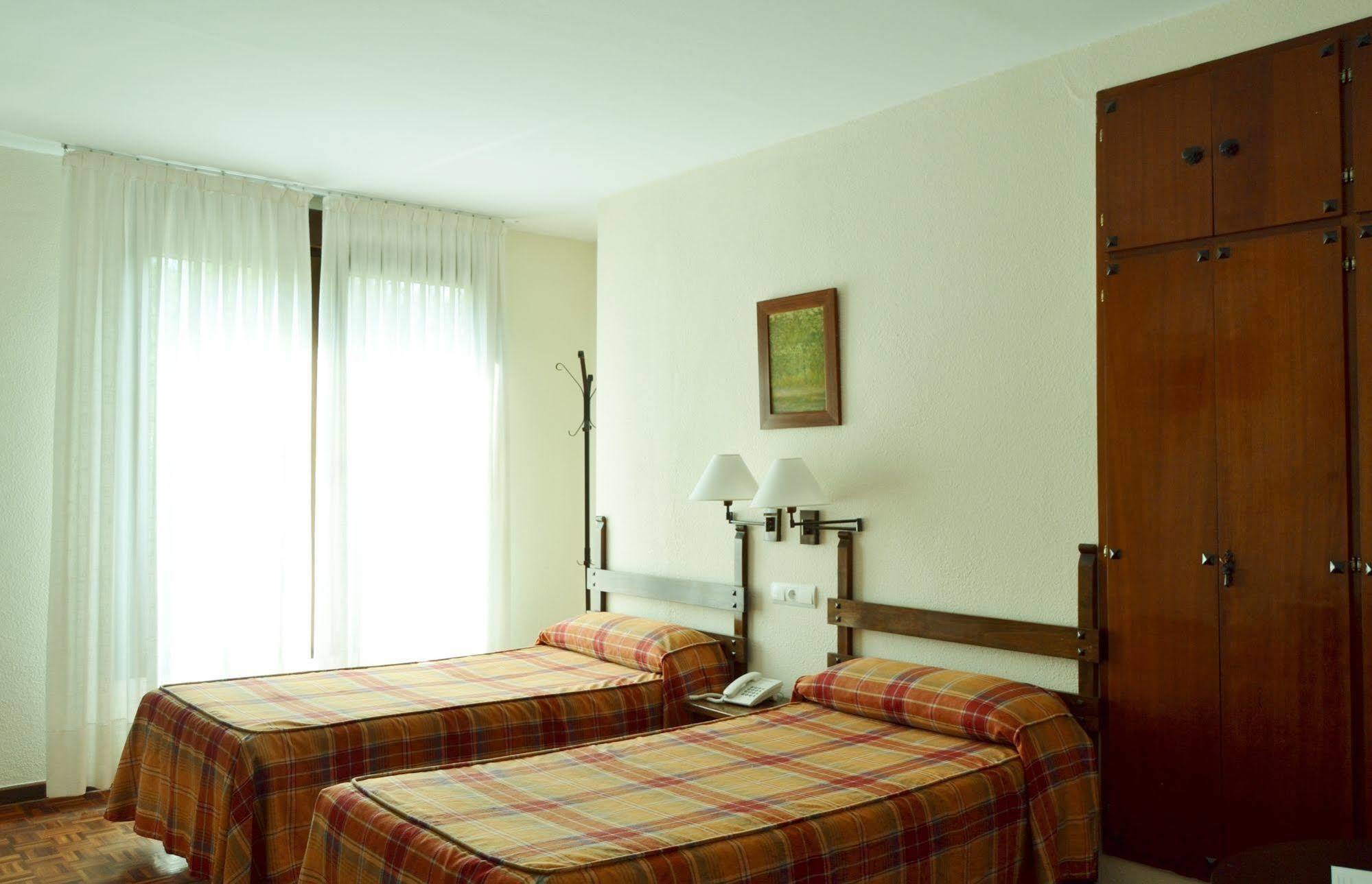 Hotel Termas De Lierganes Luaran gambar